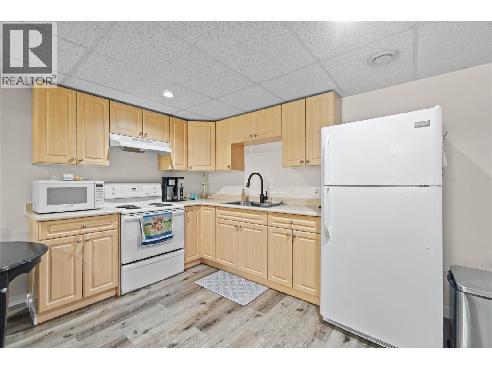 Photo 4 of 7191 52 Street Ne, Salmon Arm BC