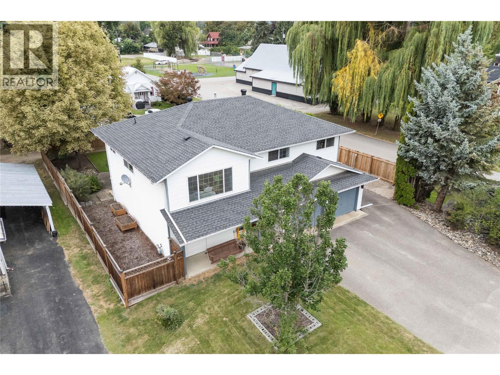 Photo 3 of 7191 52 Street Ne, Salmon Arm BC