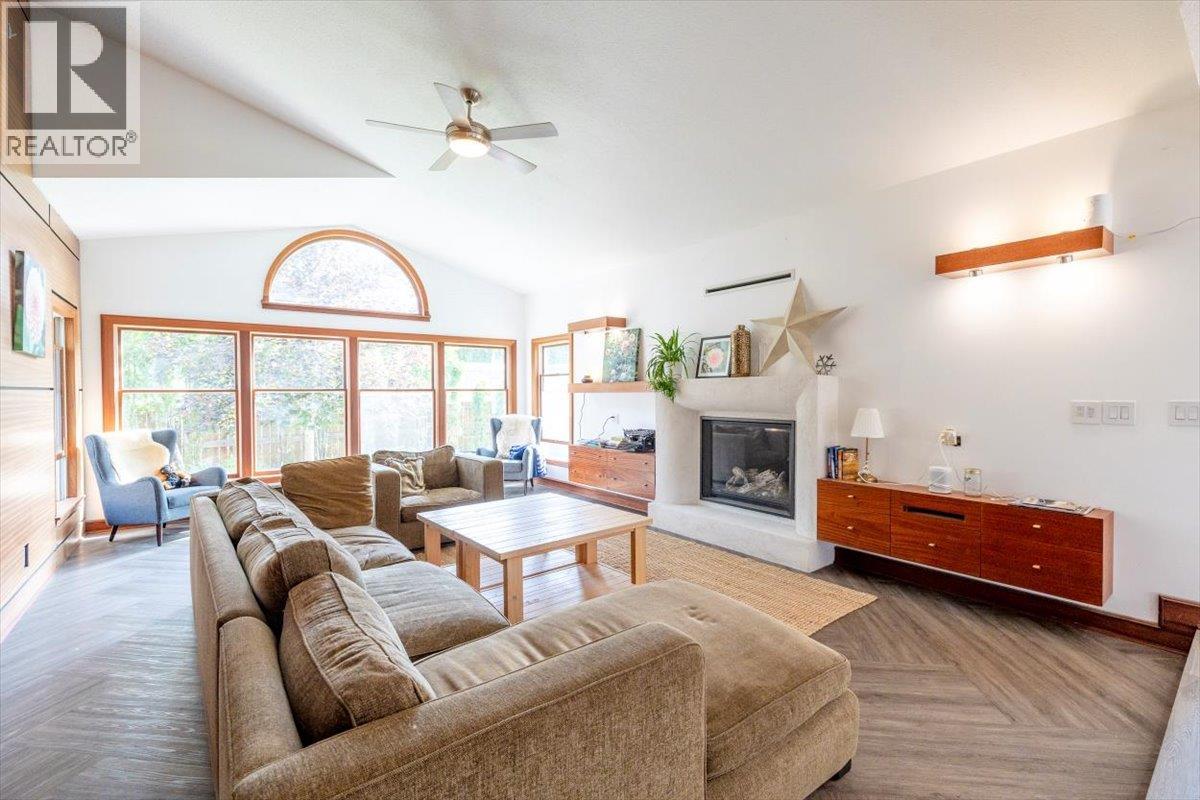 1102 12th Avenue, Fernie