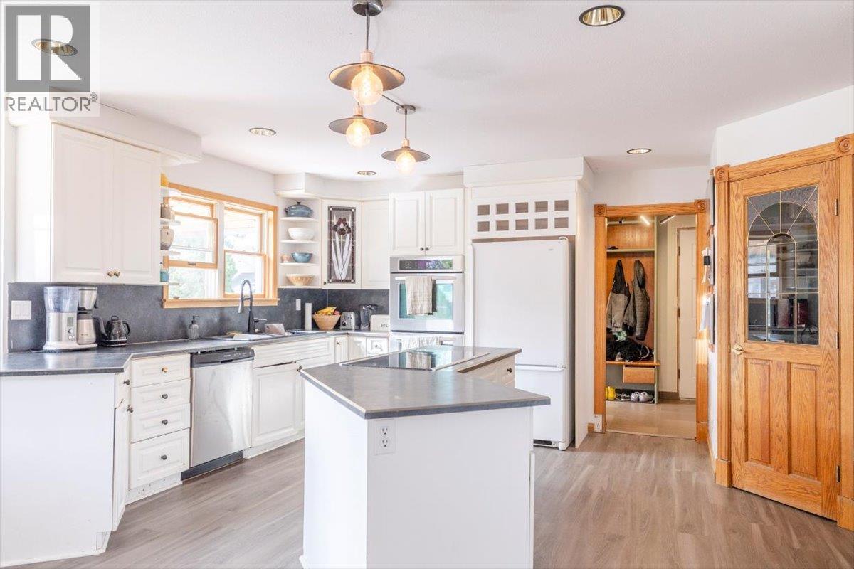 1102 12th Avenue, Fernie