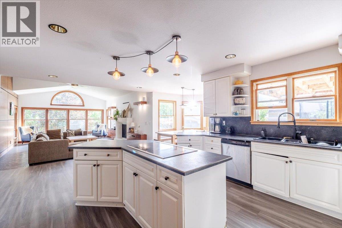 1102 12th Avenue, Fernie