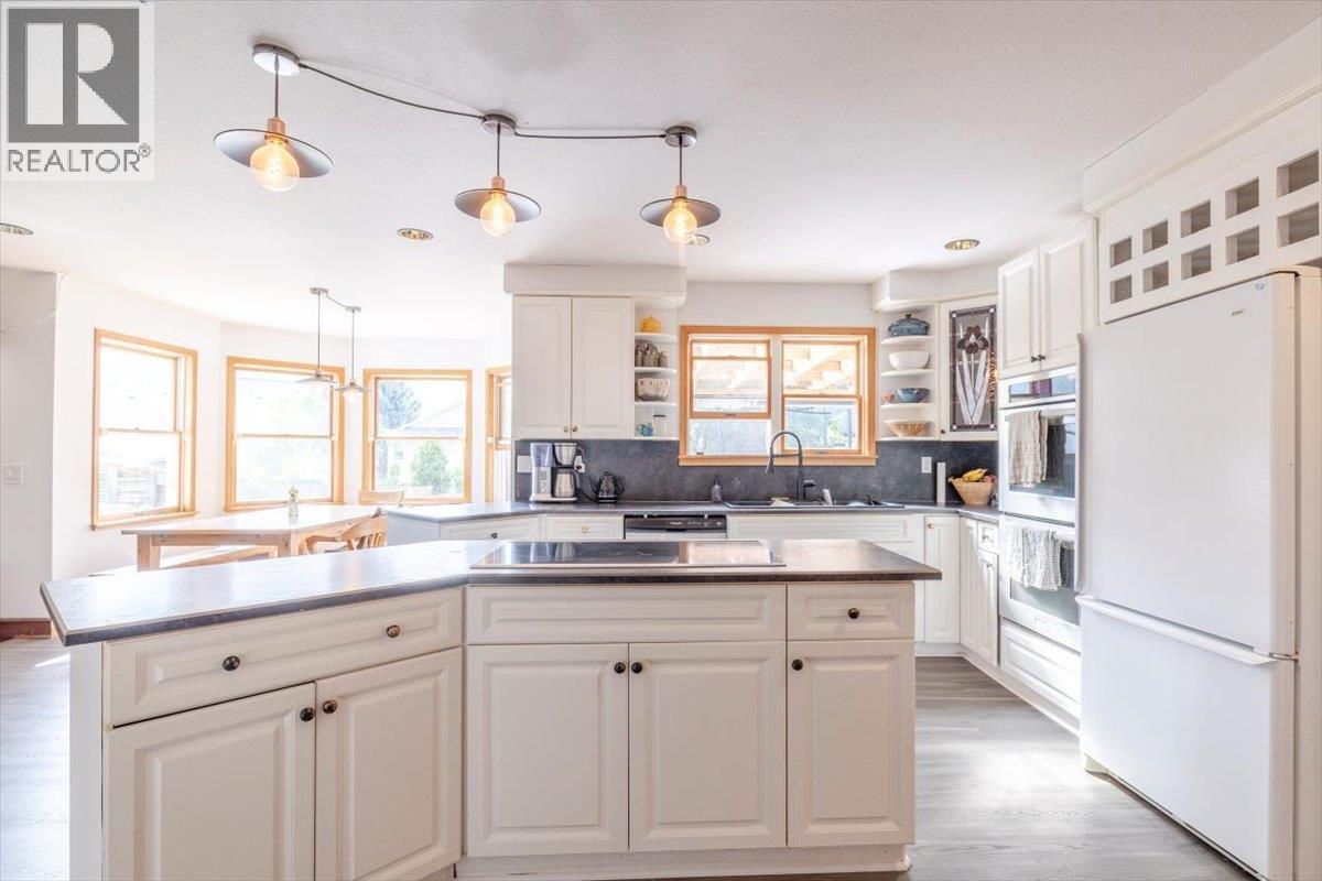1102 12th Avenue, Fernie