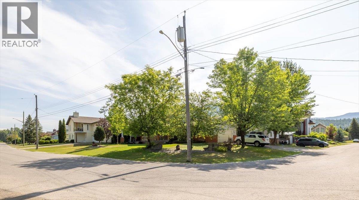 1102 12th Avenue, Fernie