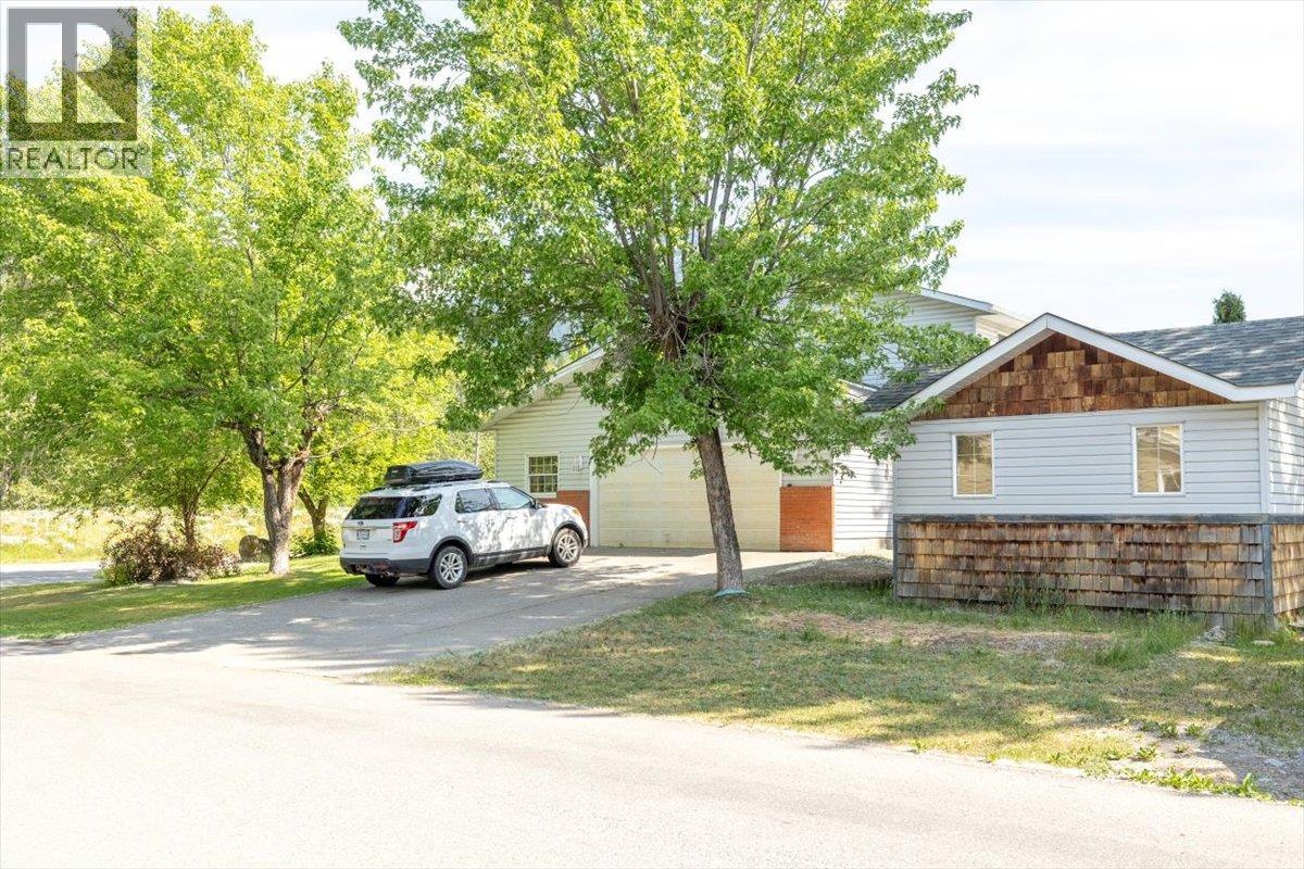 1102 12th Avenue, Fernie