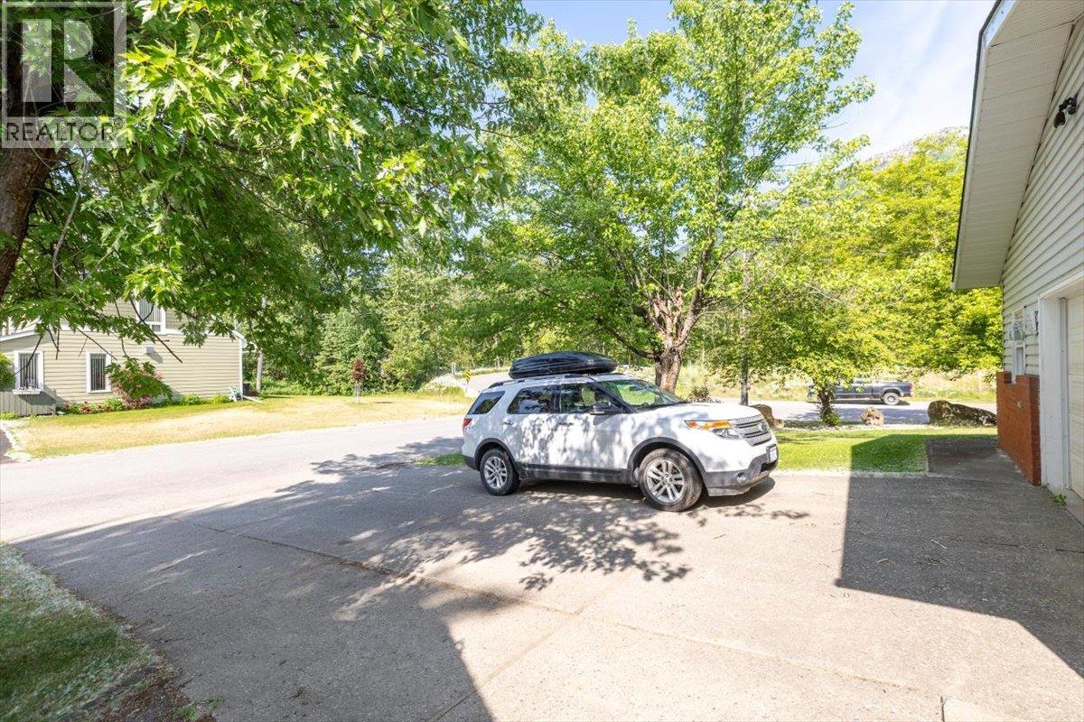 1102 12th Avenue, Fernie