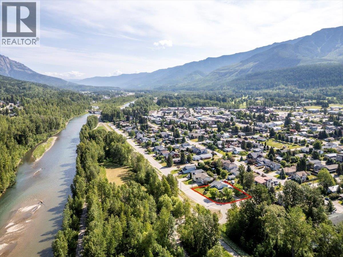 1102 12th Avenue, Fernie