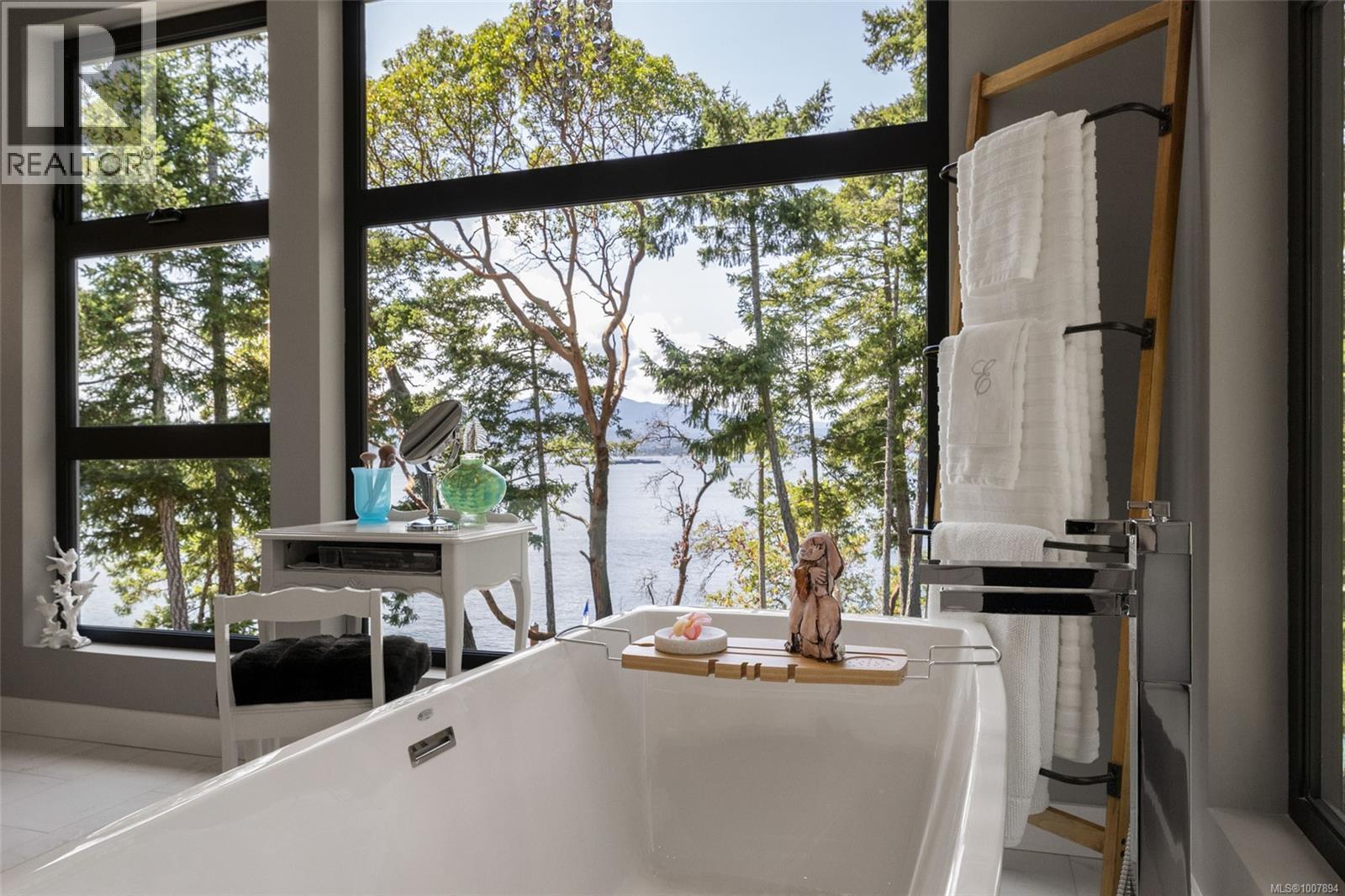 677 Taylor Bay Rd, Gabriola Island