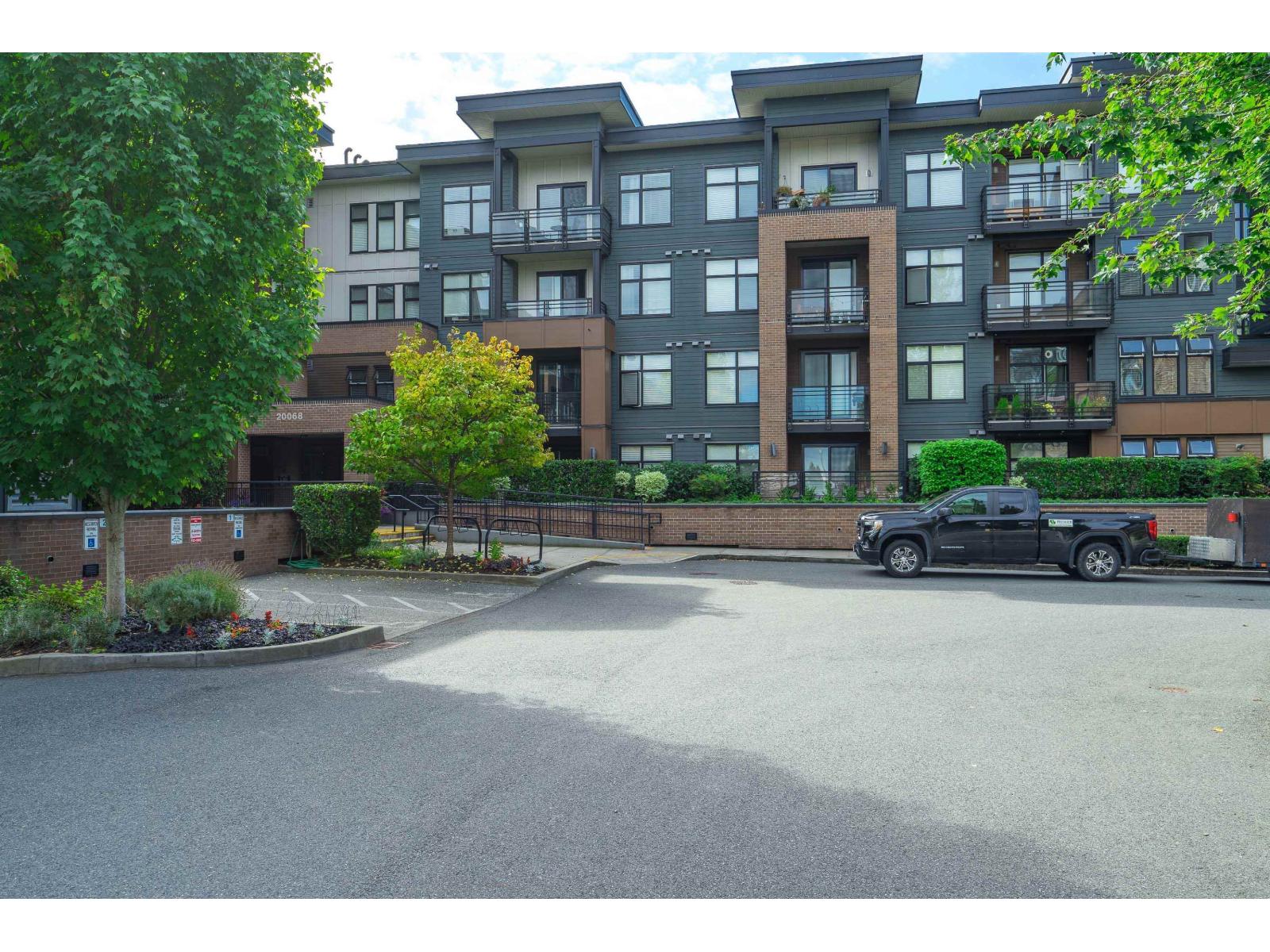 Photo 13 of 206 20068 Fraser Highway, Langley BC