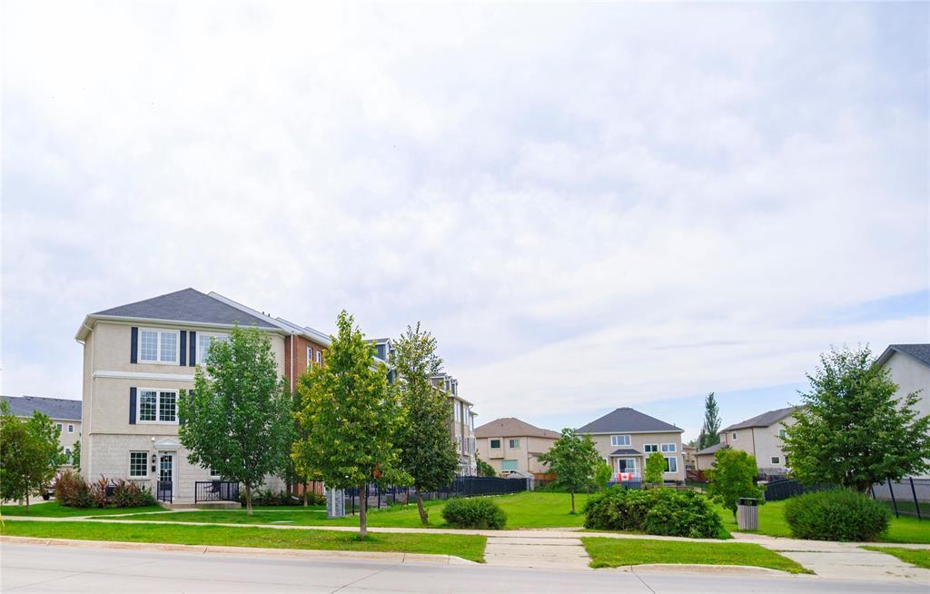 Photo 1 of 201 20 Ancaster Gate, Winnipeg MB