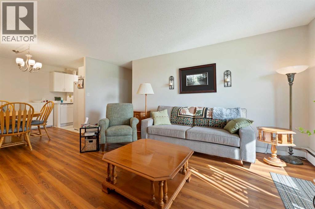 Single Family House for Sale in C  Galbraith Drive SW Glamorgan Calgary 