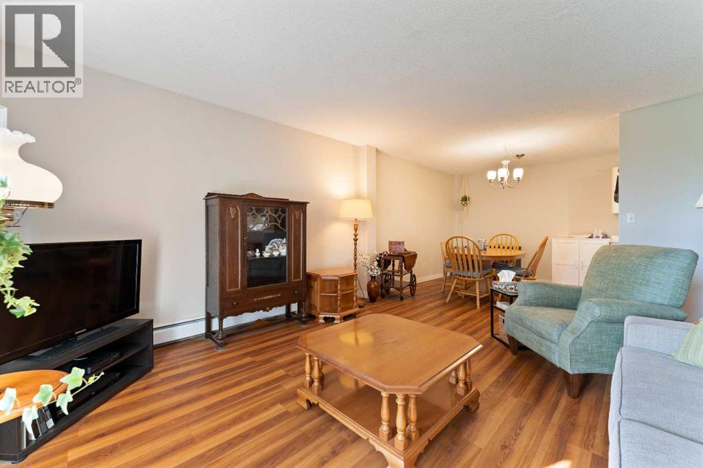 Single Family House for Sale in C  Galbraith Drive SW Glamorgan Calgary 