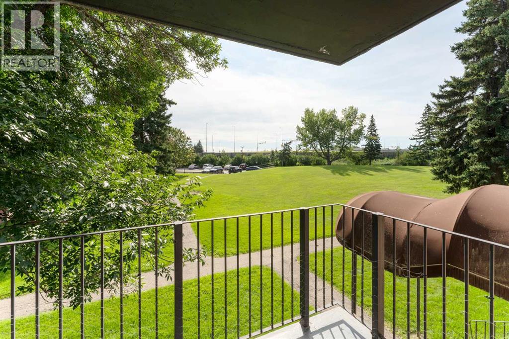Single Family House for Sale in C  Galbraith Drive SW Glamorgan Calgary 