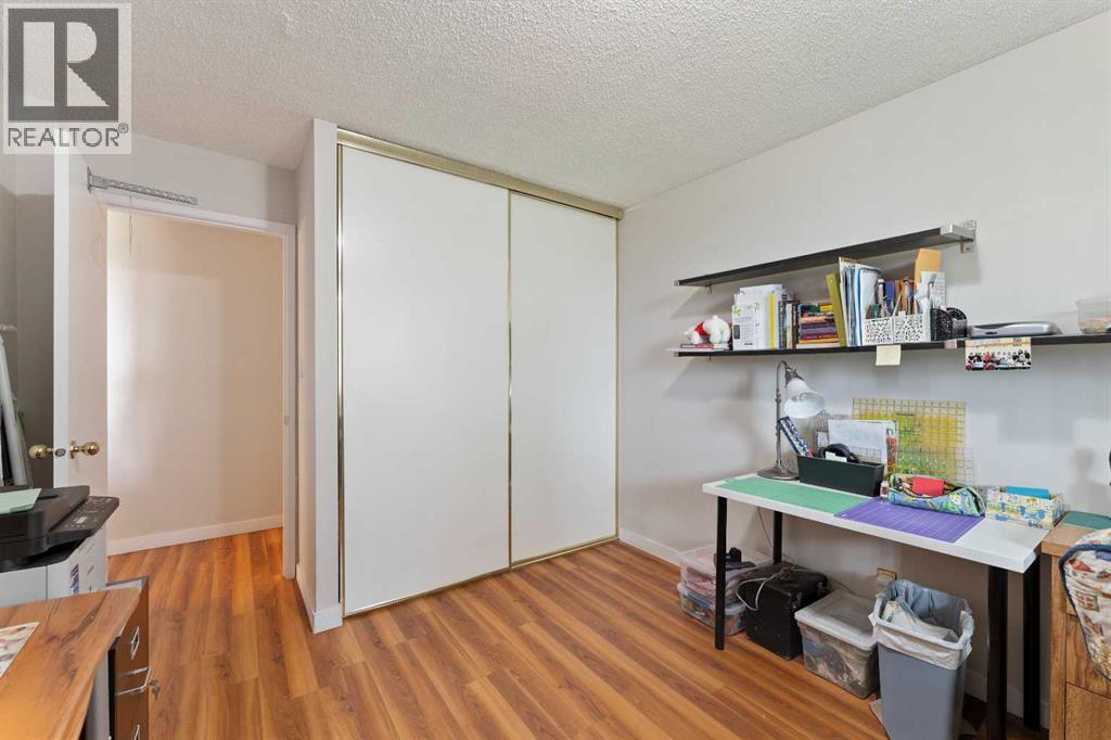 Single Family House for Sale in C  Galbraith Drive SW Glamorgan Calgary 