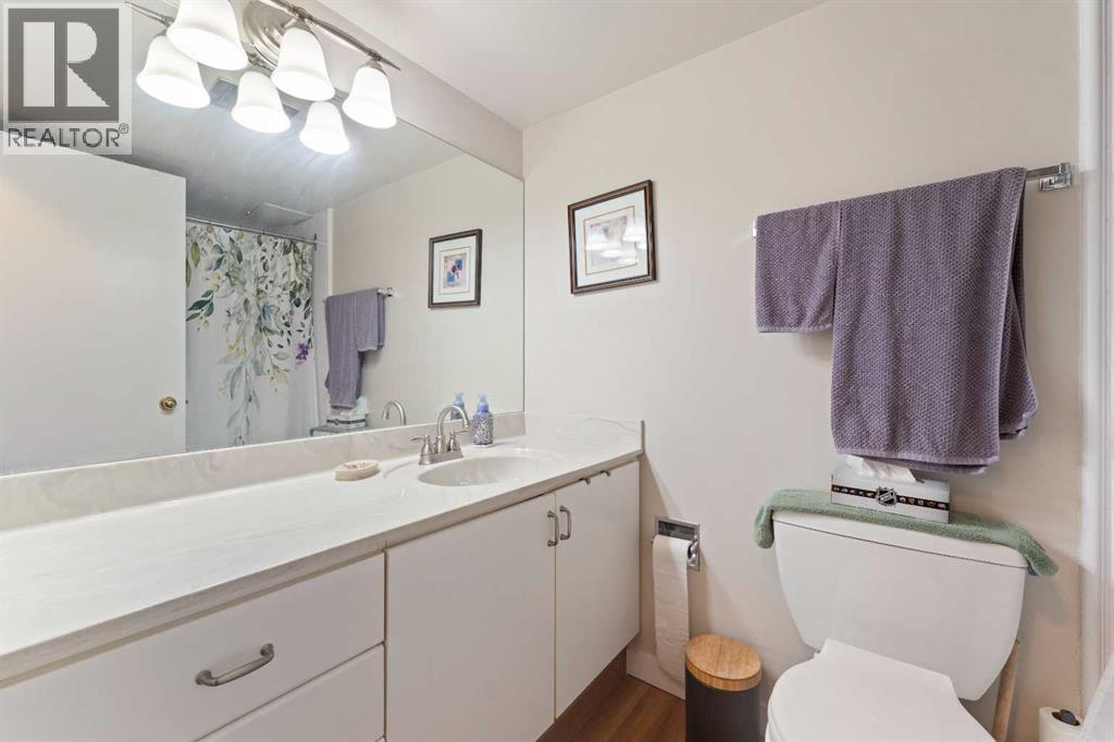 Single Family House for Sale in C  Galbraith Drive SW Glamorgan Calgary 