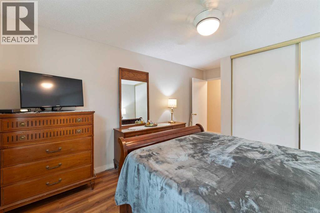 Single Family House for Sale in C  Galbraith Drive SW Glamorgan Calgary 