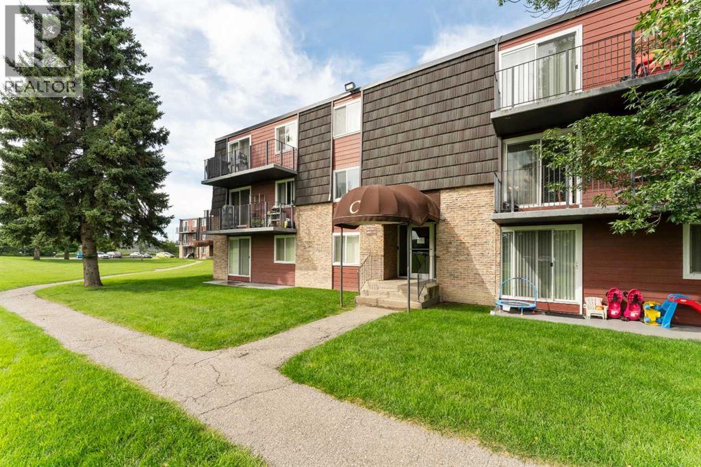 Single Family House for Sale in C  Galbraith Drive SW Glamorgan Calgary 