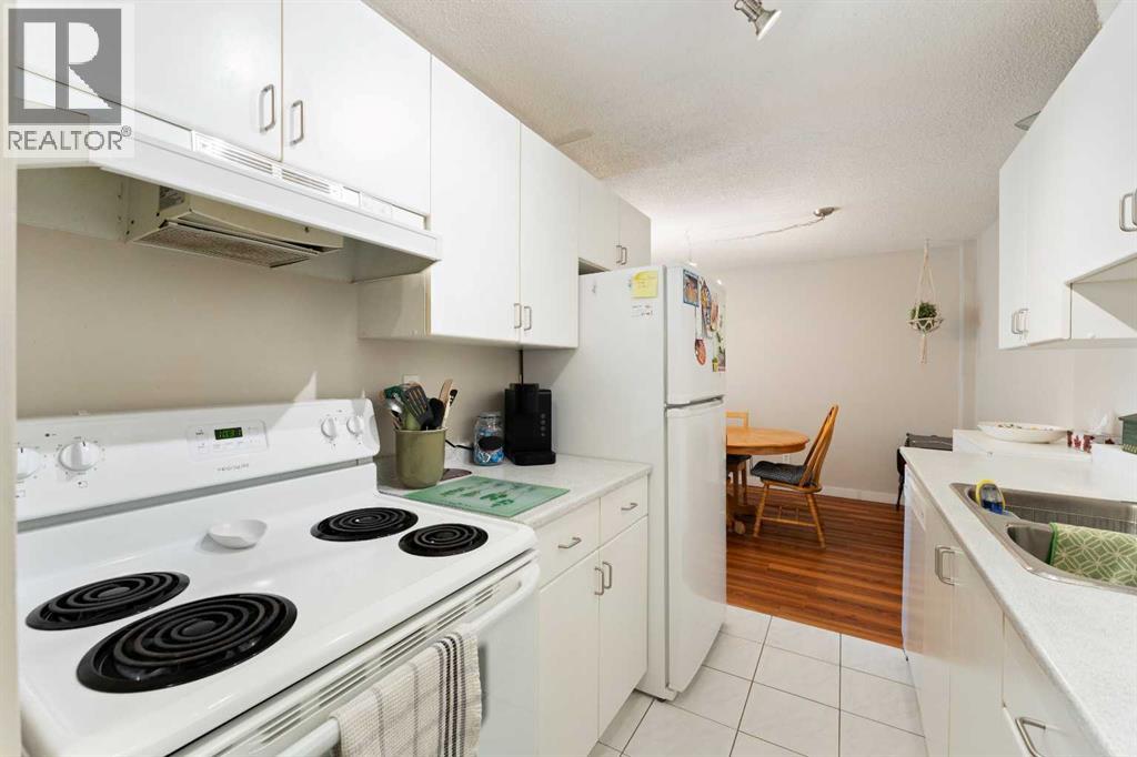 Single Family House for Sale in C  Galbraith Drive SW Glamorgan Calgary 