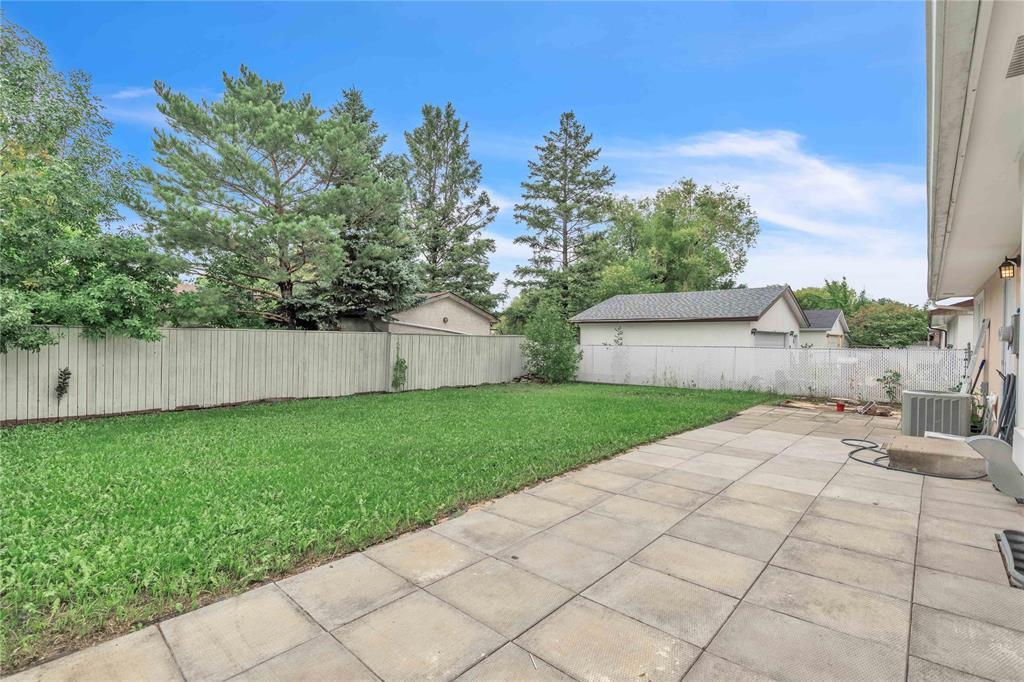 Photo 31 of 93 Mapleton Drive, Winnipeg MB