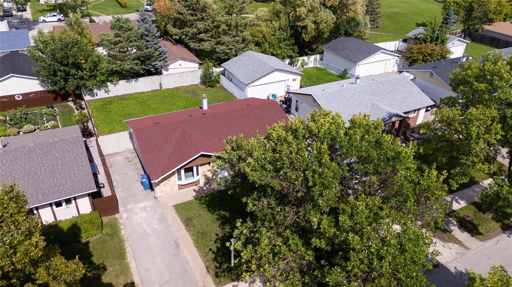Photo 33 of 93 Mapleton Drive, Winnipeg MB
