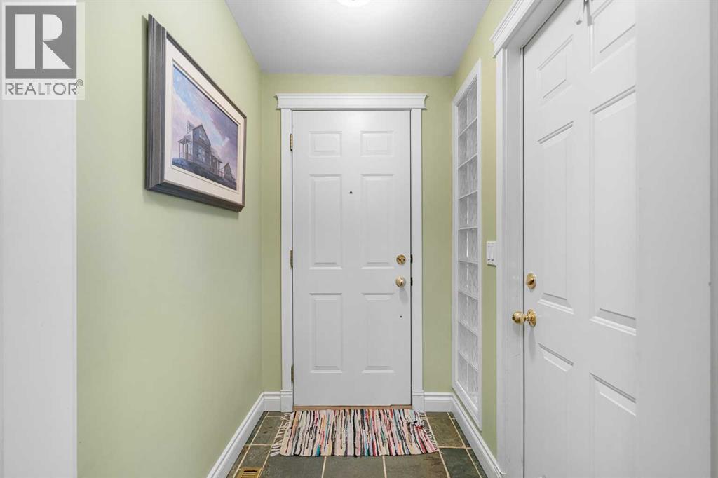 Photo 17 of 4440 Brentwood Green Nw, Calgary AB