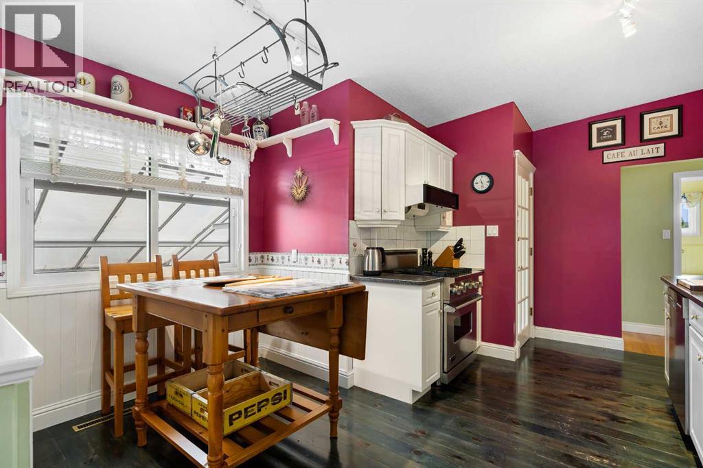 Photo 5 of 4440 Brentwood Green Nw, Calgary AB