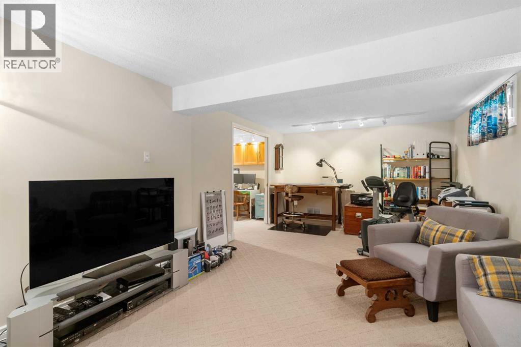 Photo 1 of 4440 Brentwood Green Nw, Calgary AB