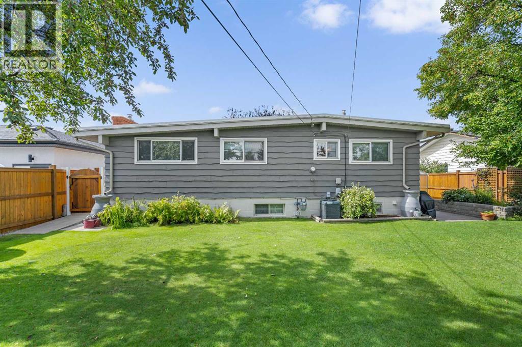 Photo 15 of 4440 Brentwood Green Nw, Calgary AB