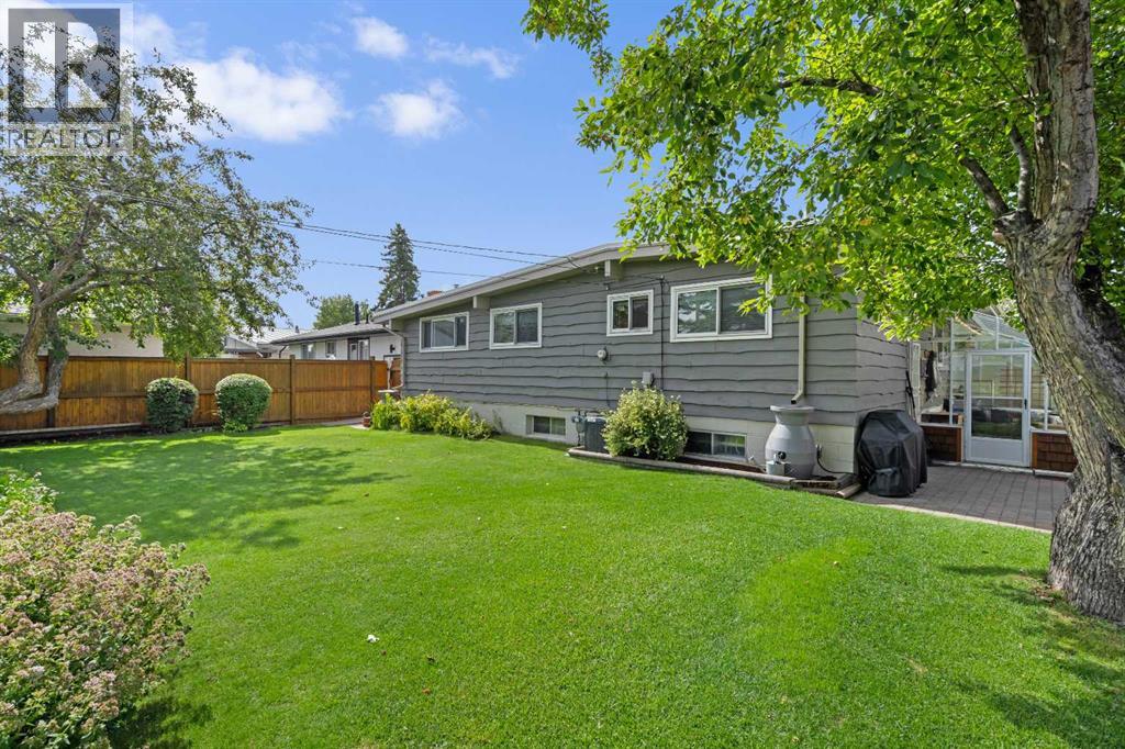 Photo 16 of 4440 Brentwood Green Nw, Calgary AB