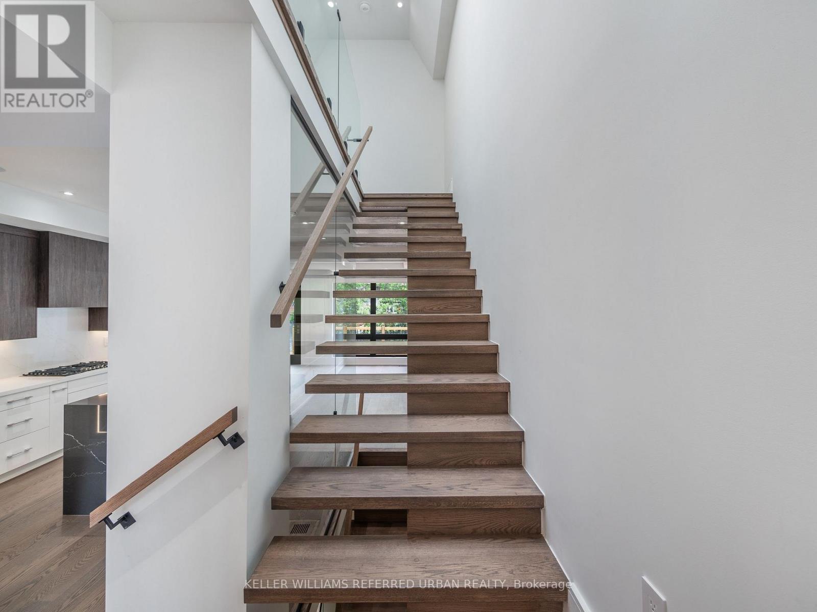 Photo 24 of 327 Melrose Street, Toronto ON