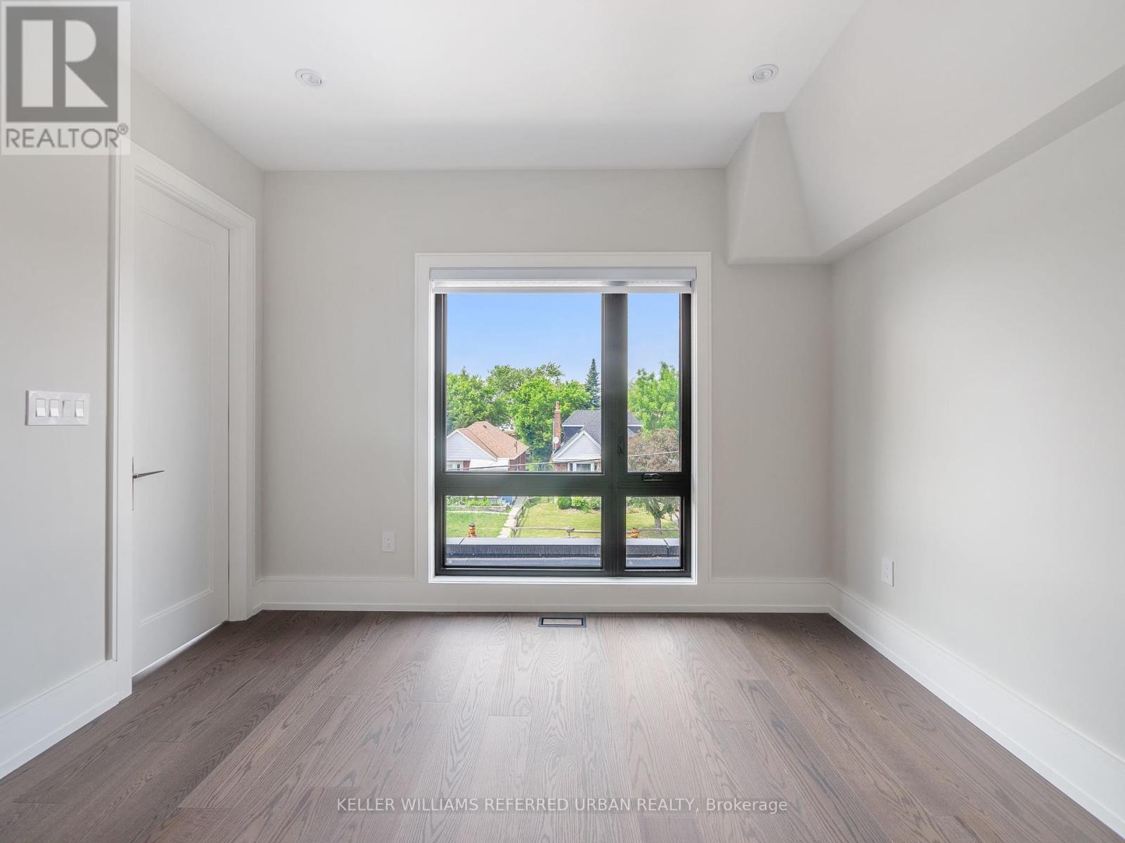 Photo 32 of 327 Melrose Street, Toronto ON