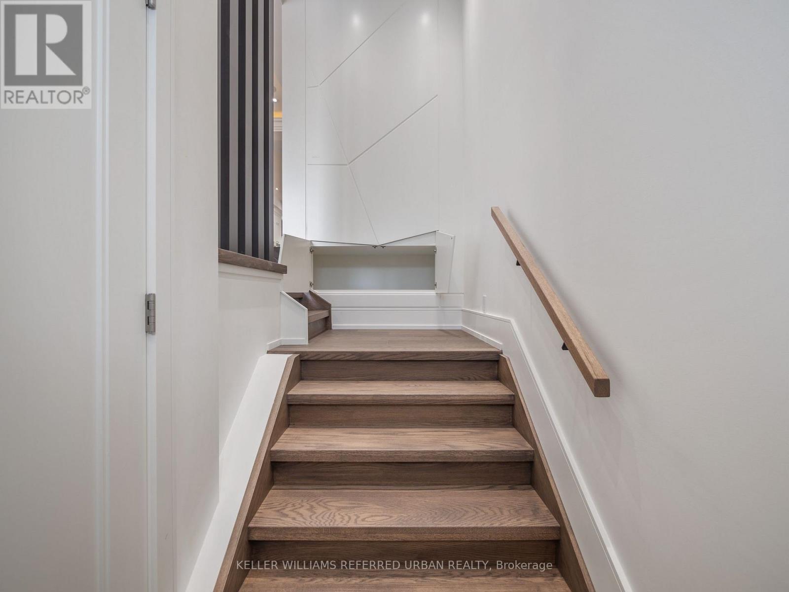 Photo 7 of 327 Melrose Street, Toronto ON