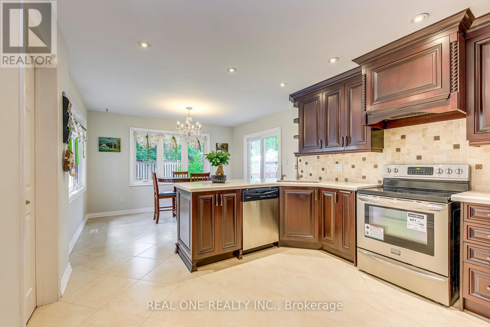 Photo 2 of 1237 Woodview Drive, Oakville ON
