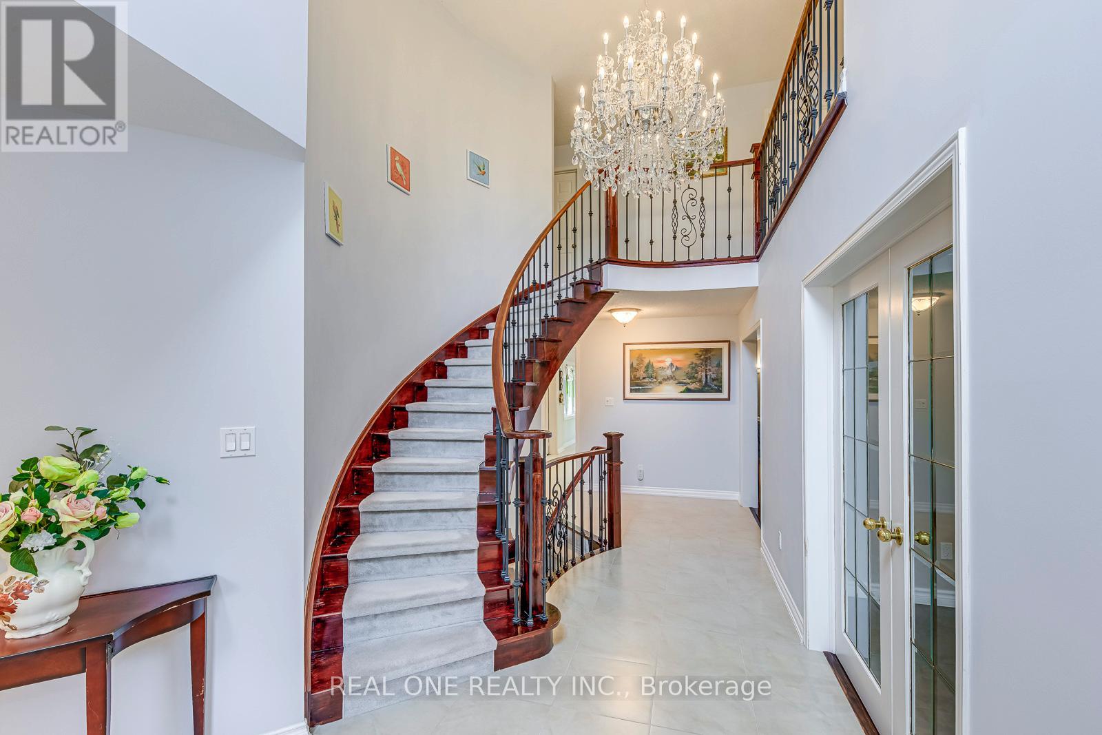 Photo 9 of 1237 Woodview Drive, Oakville ON
