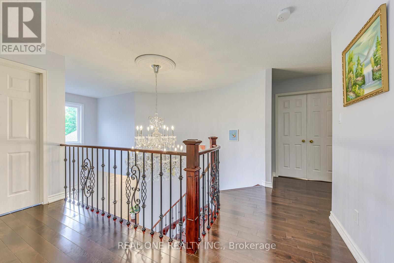 Photo 13 of 1237 Woodview Drive, Oakville ON