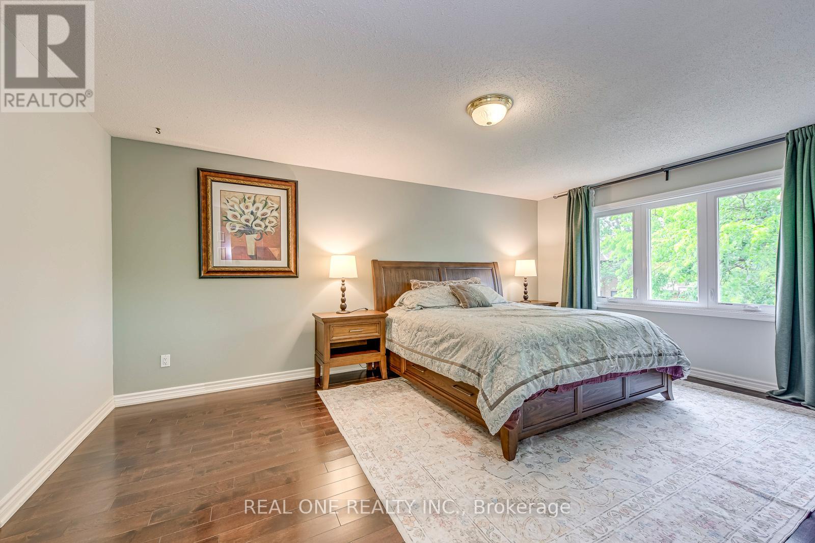 Photo 6 of 1237 Woodview Drive, Oakville ON