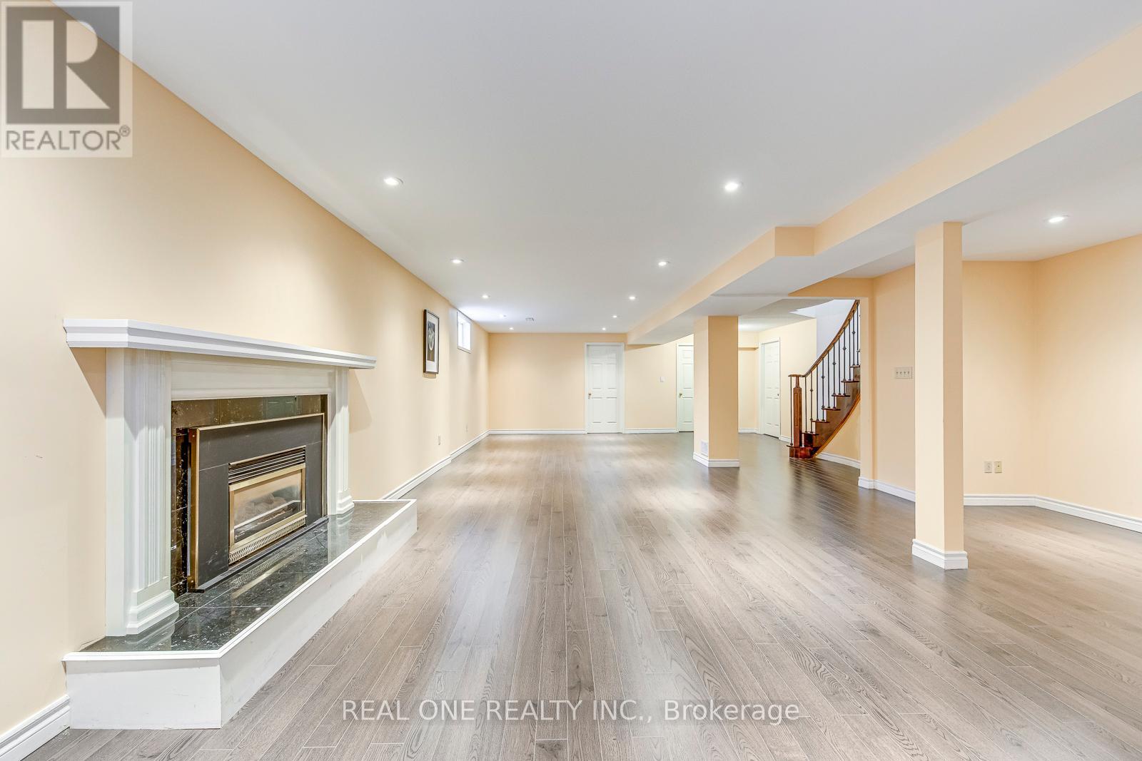Photo 4 of 1237 Woodview Drive, Oakville ON