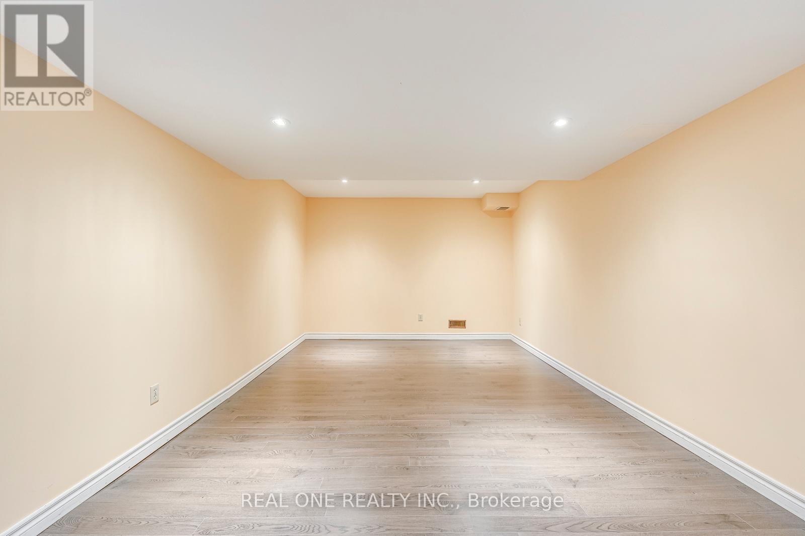 Photo 42 of 1237 Woodview Drive, Oakville ON