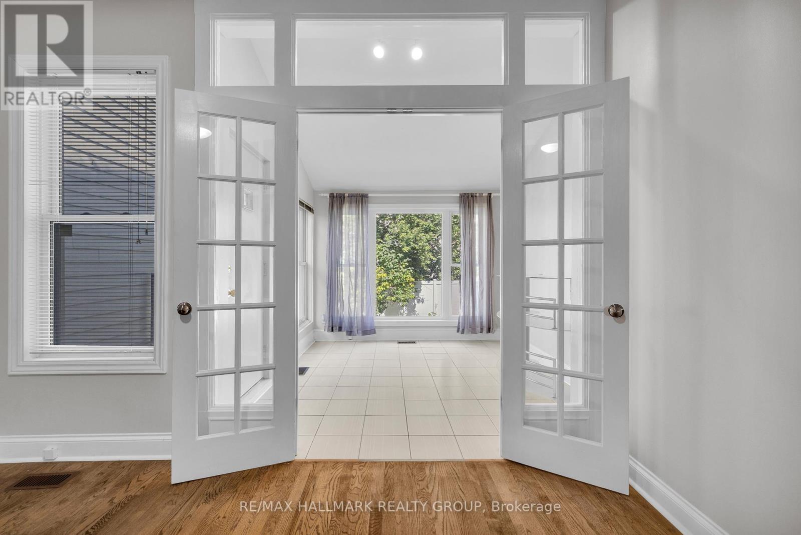Photo 15 of 121 York Street, Ottawa ON