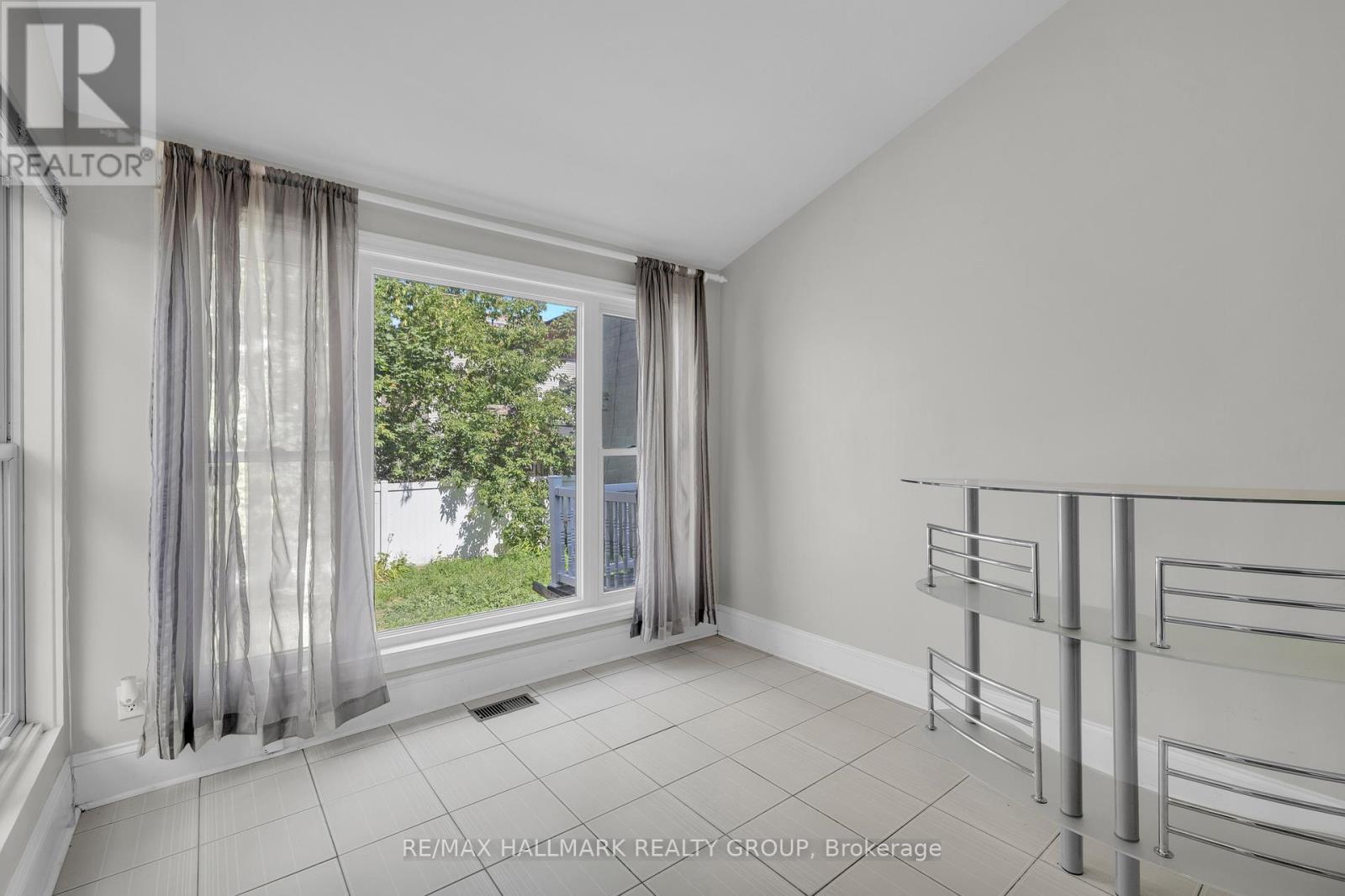 Photo 6 of 121 York Street, Ottawa ON