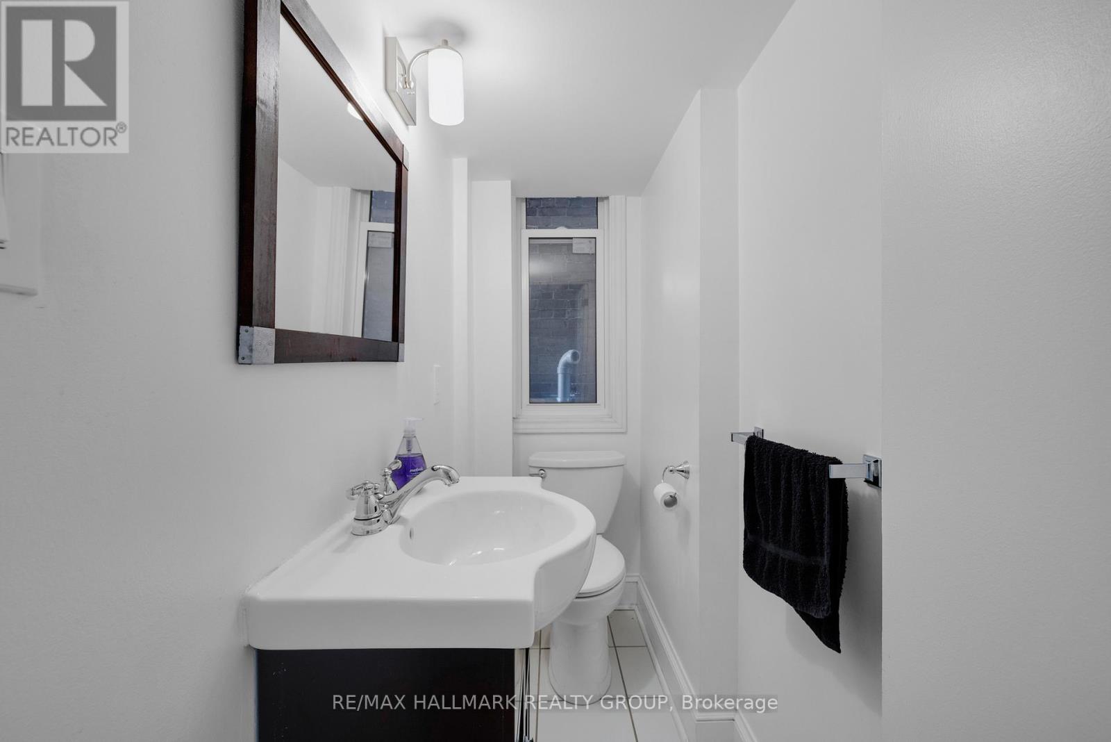 Photo 14 of 121 York Street, Ottawa ON