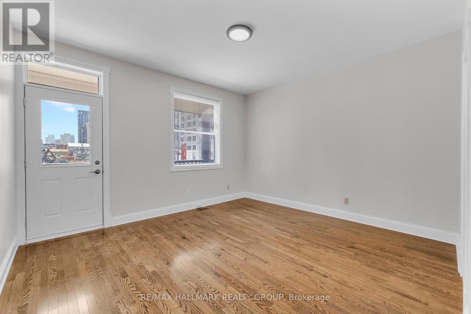 Photo 16 of 121 York Street, Ottawa ON