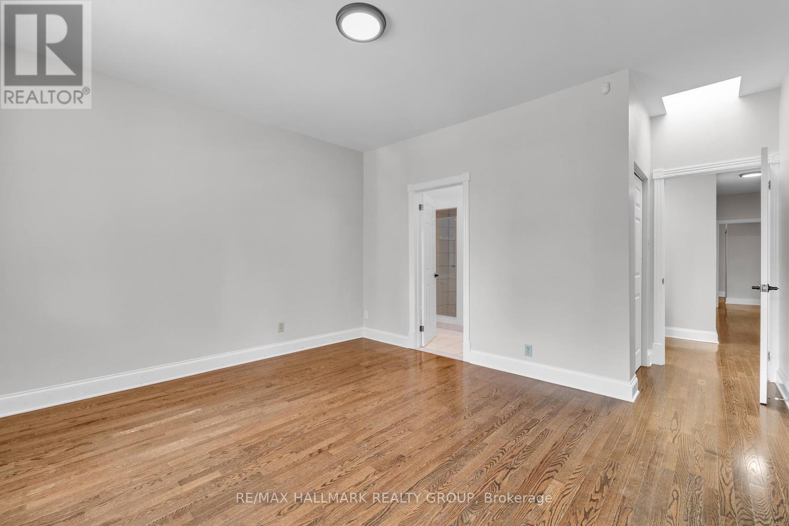 Photo 17 of 121 York Street, Ottawa ON