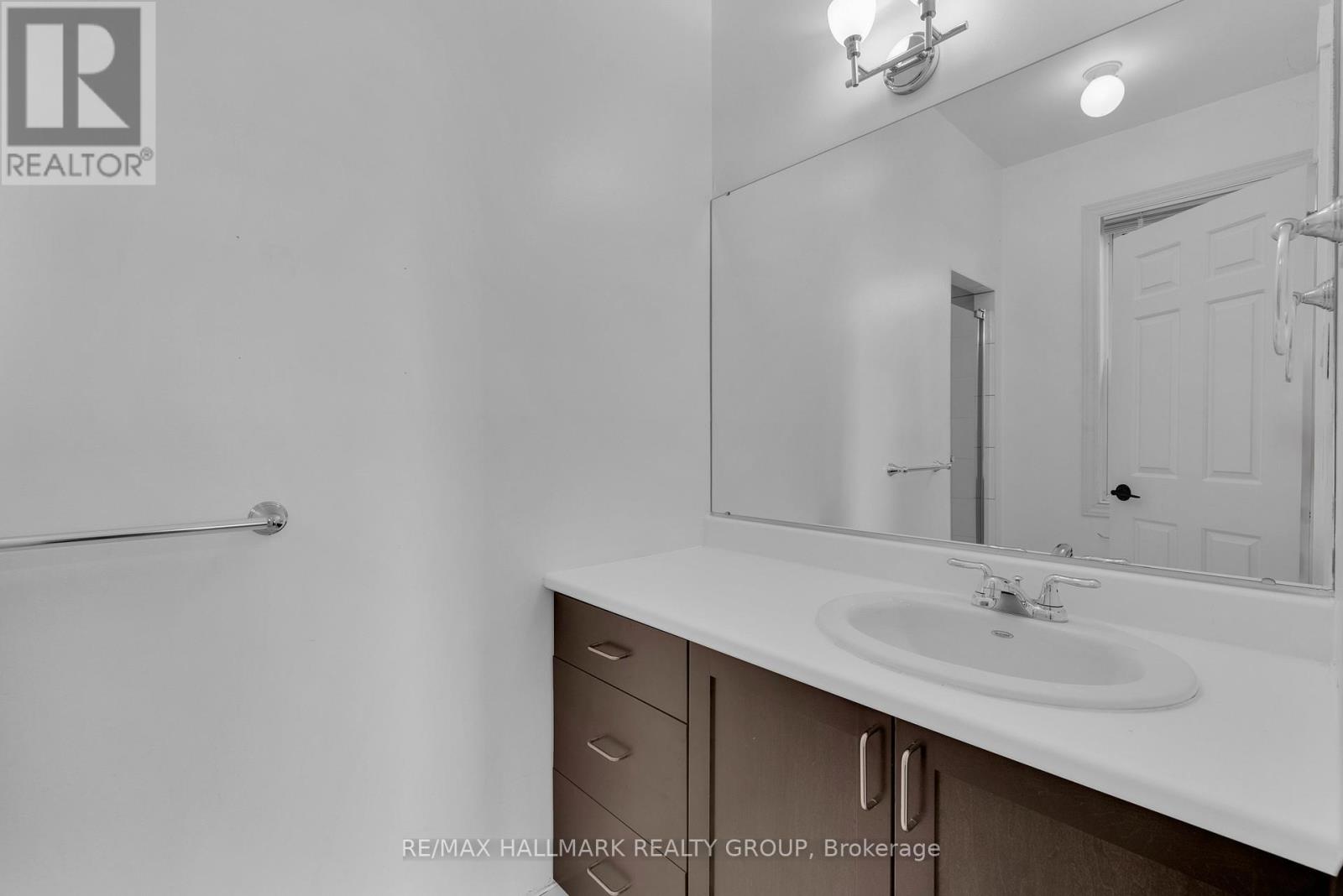 Photo 12 of 121 York Street, Ottawa ON