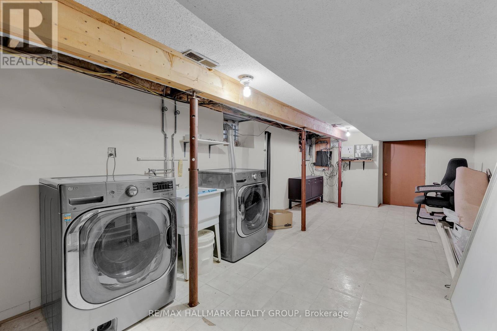 Photo 4 of 121 York Street, Ottawa ON