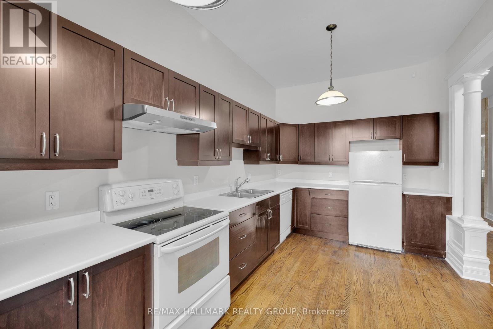 Photo 22 of 121 York Street, Ottawa ON