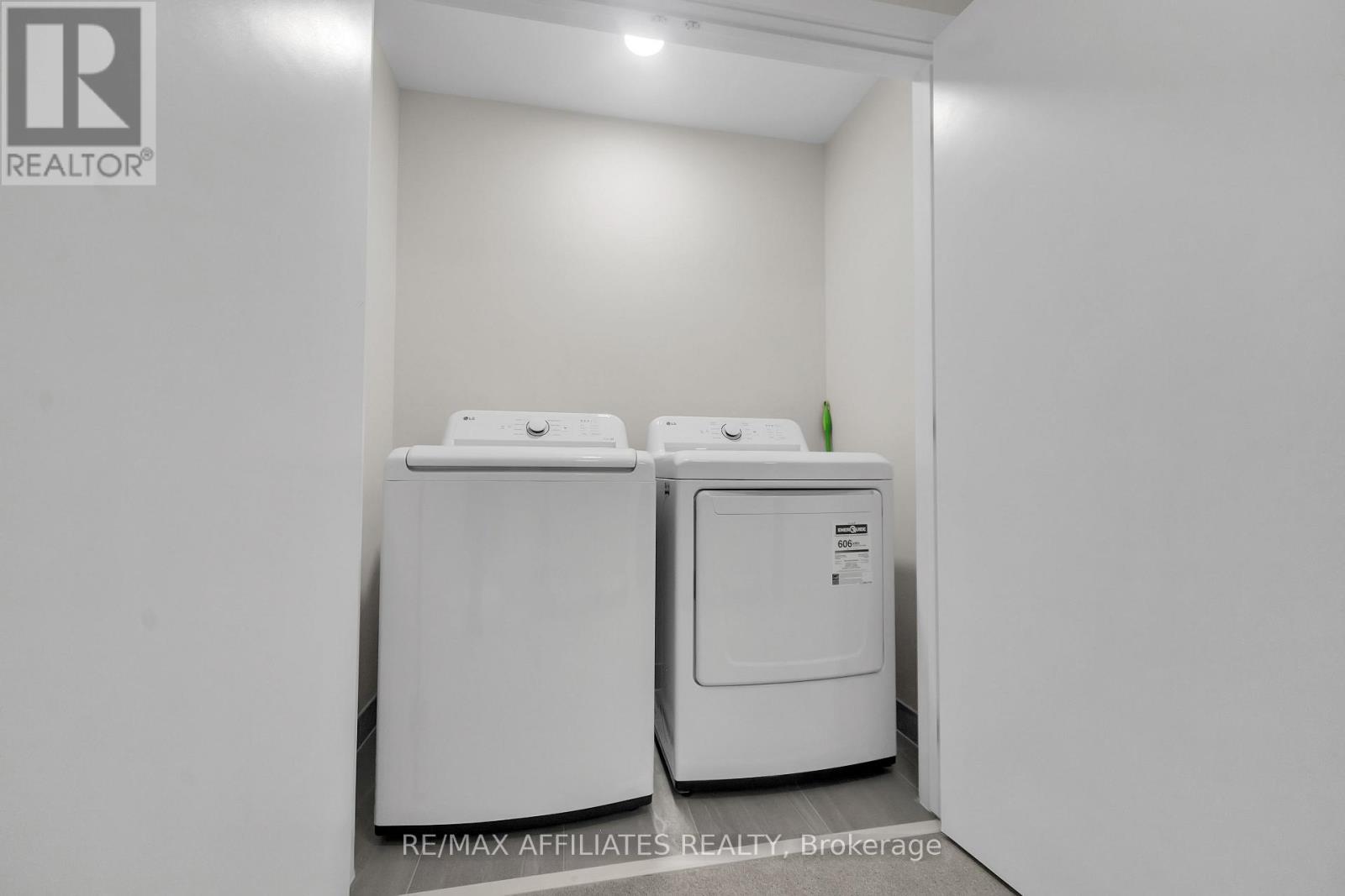 Photo 13 of 189 Beebalm Crescent, Ottawa ON