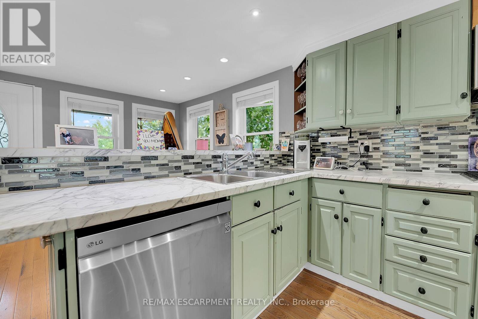 Photo 20 of 1435 Merrittville Highway, Welland ON