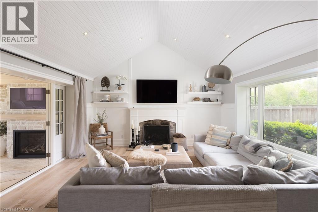 Photo 8 of 161 Dianne Avenue, Oakville ON