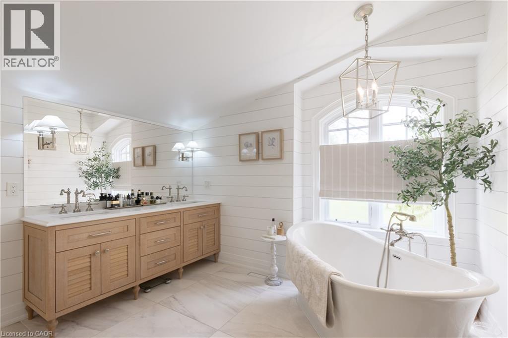 Photo 24 of 161 Dianne Avenue, Oakville ON