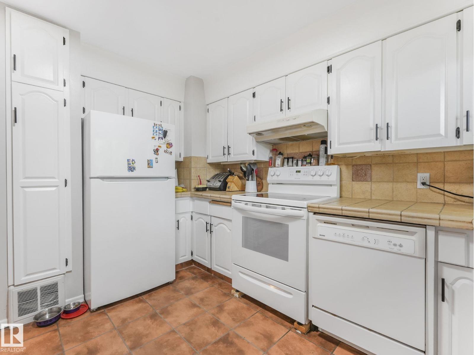 Photo 19 of 11514 122 St Nw, Edmonton AB